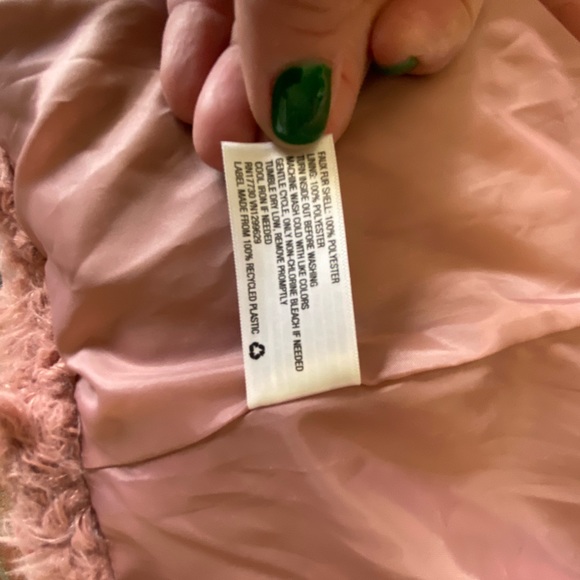 The SOFTEST fuzzy and FUN jacket! Not too thick, fully lined with pockets😍😍 - Picture 8 of 8